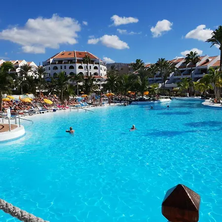 No 2 Close To Sea And Beach With Heated Pool, Wifi, Balcony With Seaview *