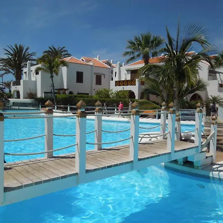 No 2 Close To Sea And Beach With Heated Pool, Wifi, Balcony With Seaview