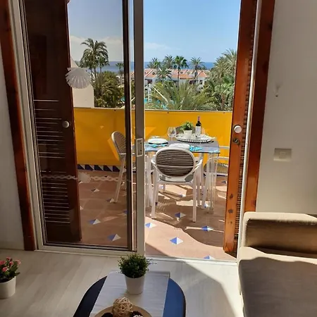 No 2 Close To Sea And Beach With Heated Pool, Wifi, Balcony With Seaview Apartmán
