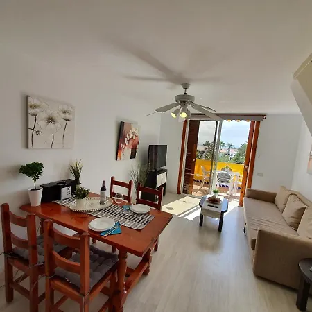 No 2 Close To Sea And Beach With Heated Pool, Wifi, Balcony With Seaview Apartmán *