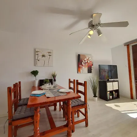 No 2 Close To Sea And Beach With Heated Pool, Wifi, Balcony With Seaview