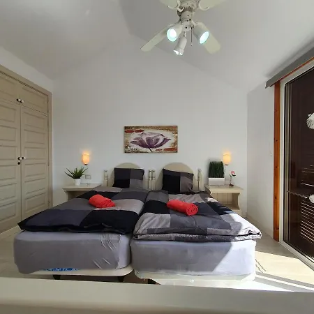 No 2 Close To Sea And Beach With Heated Pool, Wifi, Balcony With Seaview *
